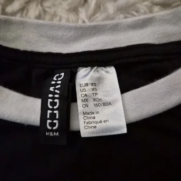 ☆5/$15☆H&M Divided EXTRA Racing Long Sleeve Shirt | Black & White | XS - Picture 9 of 16
